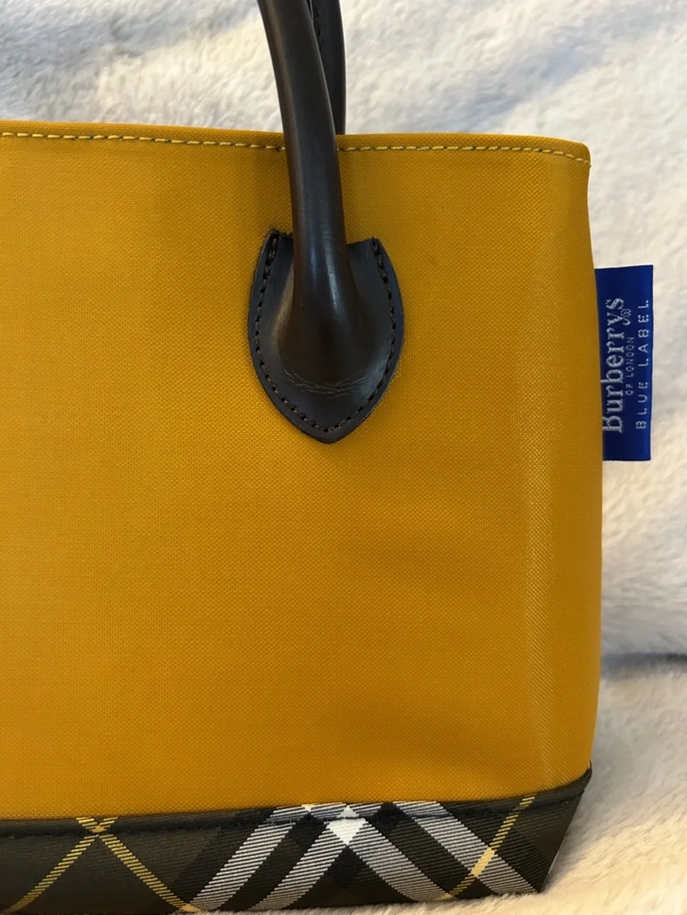 Burberrys Yellow Tote with Black Handles - Picture 3 of 9